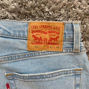 Light wash Levi’s jeans